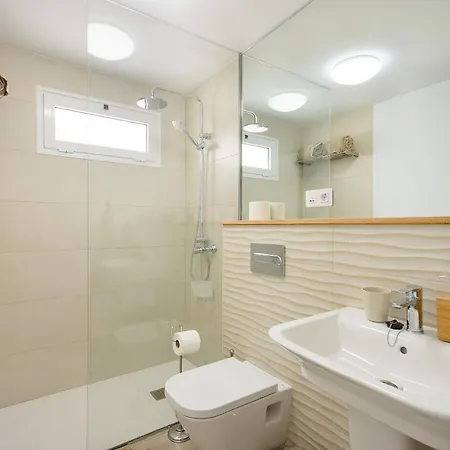 Apartment Volcano Apartment, Free Access To The Fariones Sports Center Puerto del Carmen (Lanzarote)